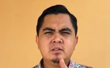 工厂倒挂国旗遭查封 阿克马:这才是应该做的