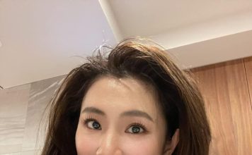 Selina宽松红衣遮住腹部 父亲寿宴合照再传怀二胎
