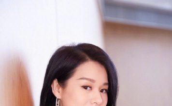 胡杏儿终于回应 黄宗泽李乘德世纪拥抱