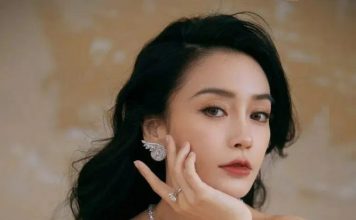 Angelababy三代同堂出游 神隐弟弟杨帆罕见现身