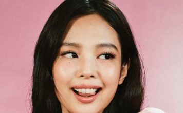 人间香奈儿太狠了 Jennie辣晒完美曲线