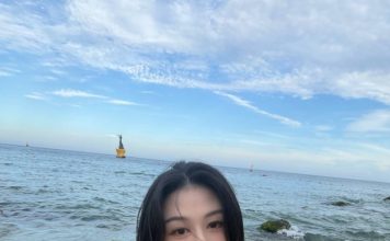最美星二代再晒新照 清新造型被赞越来越像妈妈