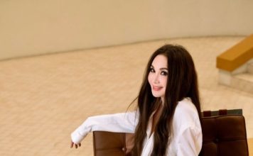 露肩露了30多年 温碧霞终于换风格