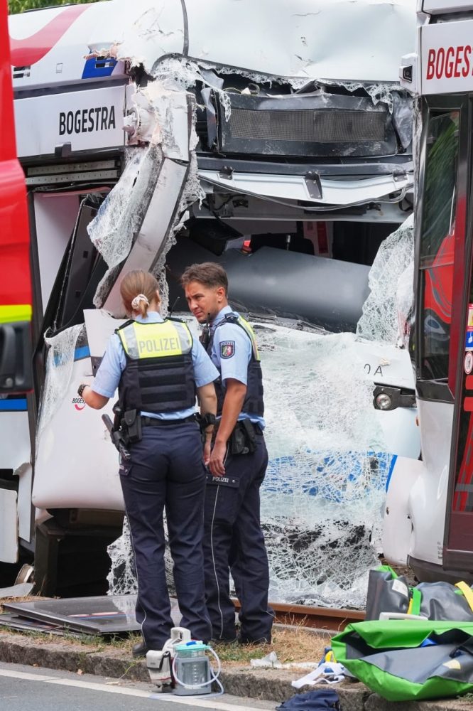 Germany_Tram_Crash__9446-ae798