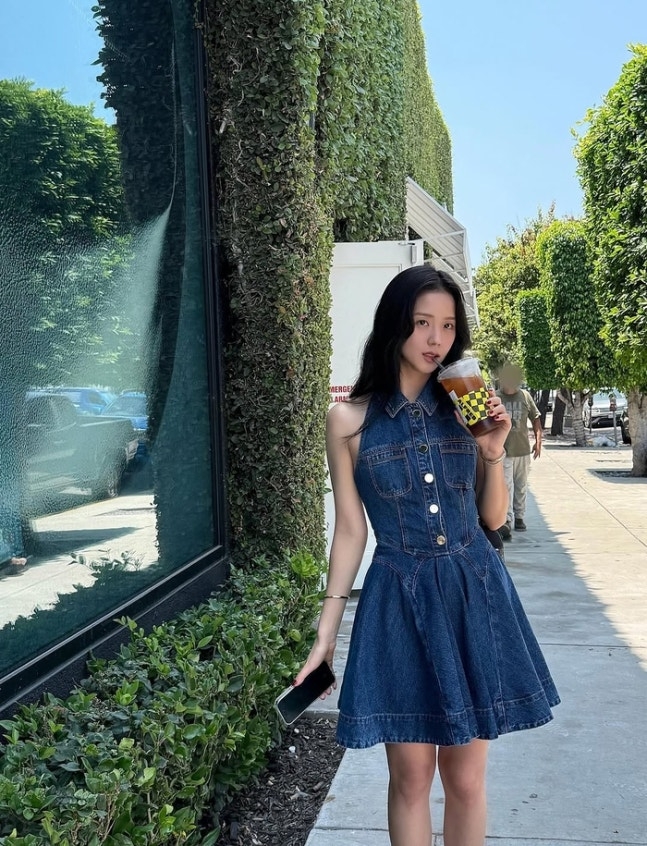 JISOO-3