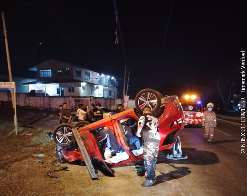 Myy-15082026-cl-car-overturned-t