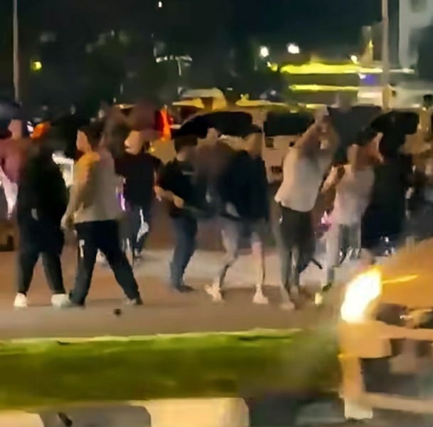 Sbw-100826-cb-fight-p1