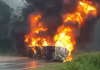 油罐罗里翻覆压扁轿车 当场爆炸窜起熊熊大火