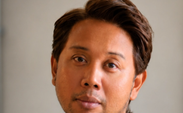 父亲当年坚持送他读华校 巫裔男靠三语闯出亚洲事业