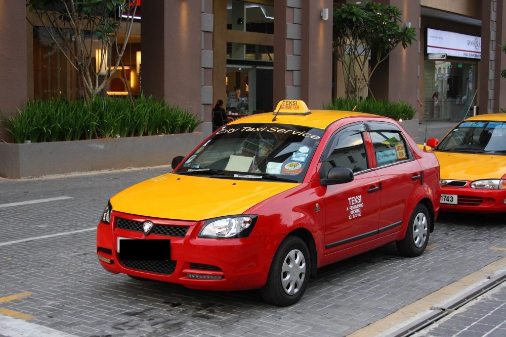 Taxi_in_Kuching_01