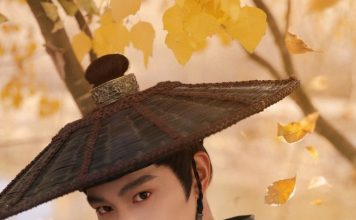 男星徒手接热茶实拍 手掌当场烫红不是特效