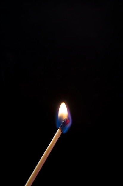 burning-match-photo-close-up-dar