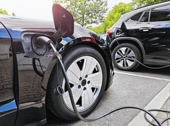 cars-charged-public-charging-sta