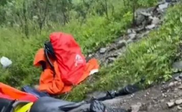 登山遇雷暴酿意外 多名登山游客遭雷击