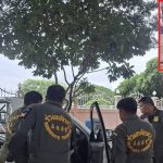 葬礼现场有人挥手求助 男子走近一看车内竟藏腐尸
