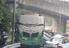 巴士失控连撞6辆车 司机涉毒遭当场扣查