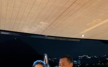 再忙也要陪女儿庆生 林峯一家三口海上办派对