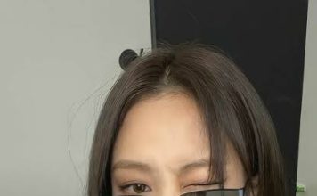 JENNIE压轴连环遇状况 演出结束忍不住落泪