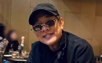 李连杰近况曝光 机场弯腰点头回应粉丝