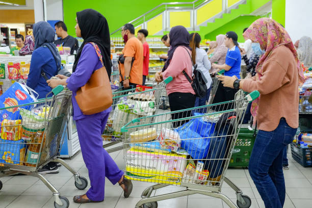 malaysian-shoppers-buy-necessary