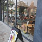 长者挤爆咖啡店蹭冷气 店家忍无可忍关冷气反制