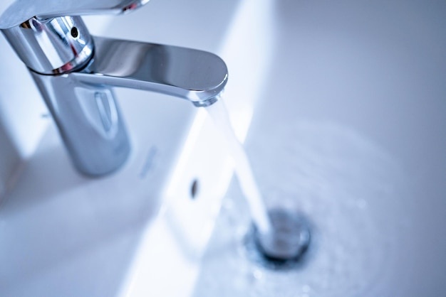 water-tap-faucet-flow-water-bath