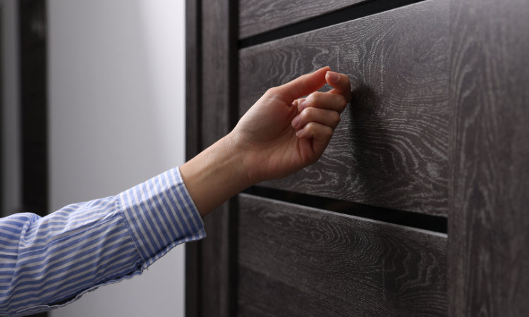why-knock-door-before-enter-kp-0