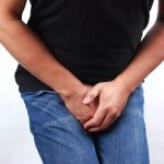 夫妻亲密时突听“啪”一声 男子下体剧痛肿成茄子