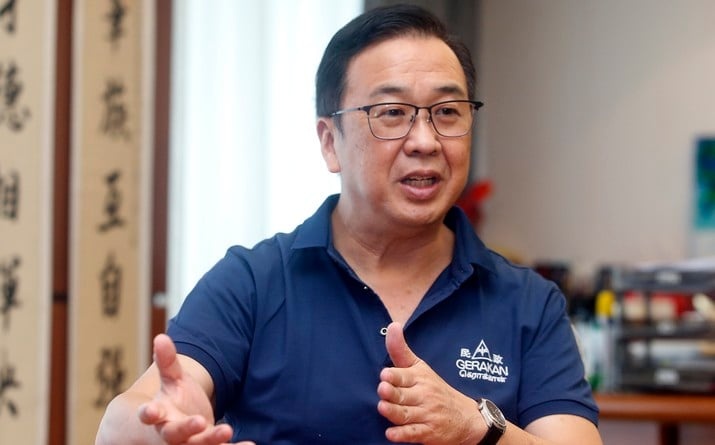 1540301