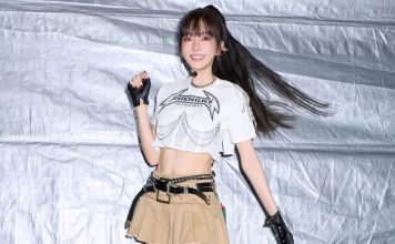谢金燕尺度突然全开 内衣裤上阵秀惊人腰线