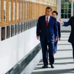 习近平再踏白宫玫瑰花园 11年前南海承诺被翻出