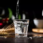 男子挑战白酒拼酒 连干数杯后不幸身亡
