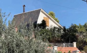 名医离世2年没人办丧礼 死后妻女把遗体放椅上留家中