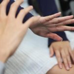 以“性教育”为由越界 继父全裸抱继女判监1年8个月