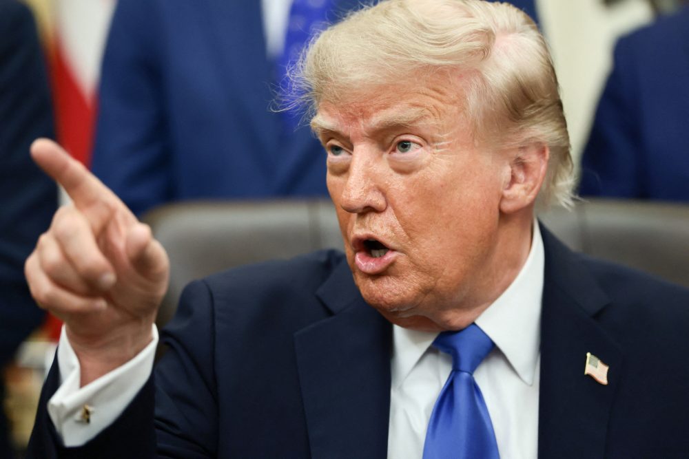 8904749