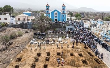 巴士山路失控坠入山谷 至少25人罹难