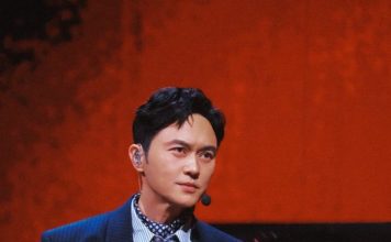 张智霖开唱儿子再登台 19岁张慕童抱吉他抢尽焦点