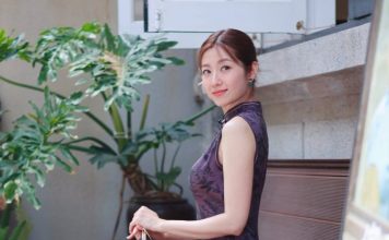 最美人妻应节晒美照 回眸侧身尽显韵味