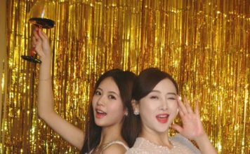 翁虹女儿社交平台亮相 演奏长笛展现另一面