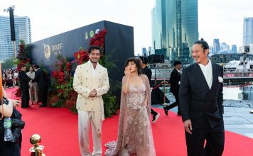 何超仪仙气礼服走红毯 泰国公主送上纪念胸针