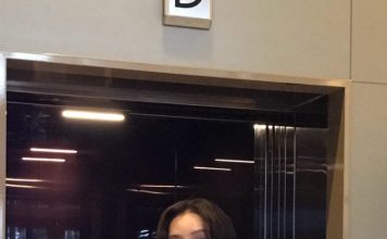 Angelababy首登时装周 透肤亮片裙抢尽镜头