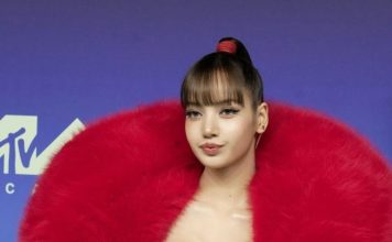 Lisa红毯造型太夸张 被嫌臃肿又显壮
