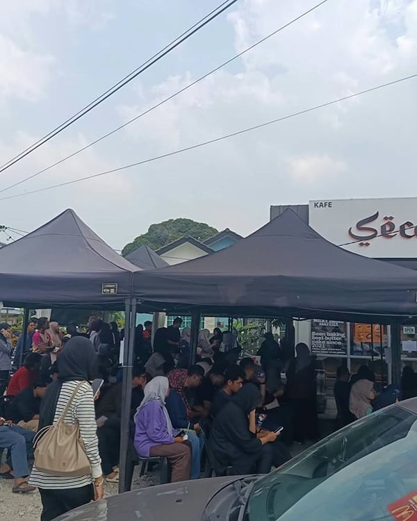Secangkir-Cafe-260904-a1-noresiz