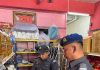 突击检查竟揭多项违规 商店公开卖过期商品走私烟