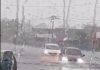 怡保暴雨酿闪电水灾 部分道路水淹至半轮