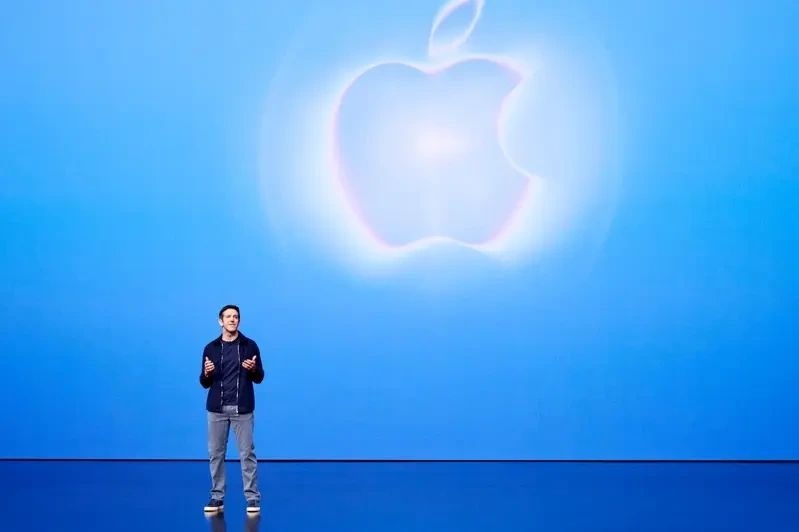 apple2402