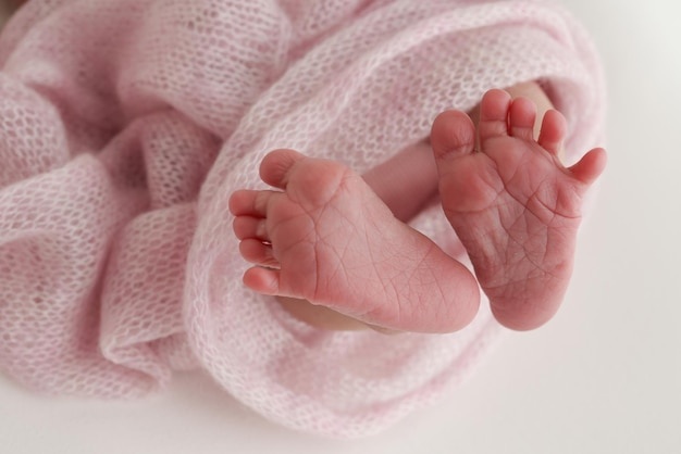 closeup-tiny-cute-bare-toes-heel