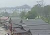 午后豪雨突袭新山 多区淹水轿车受阻大塞车