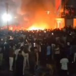 大学爆校园XX传言 数百人上街纵火砸车抗议