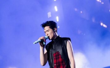 萧敬腾演唱会Kiss Cam翻车 男方两度索吻都被推开